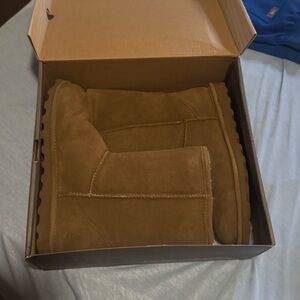 Bearpaw boots like new